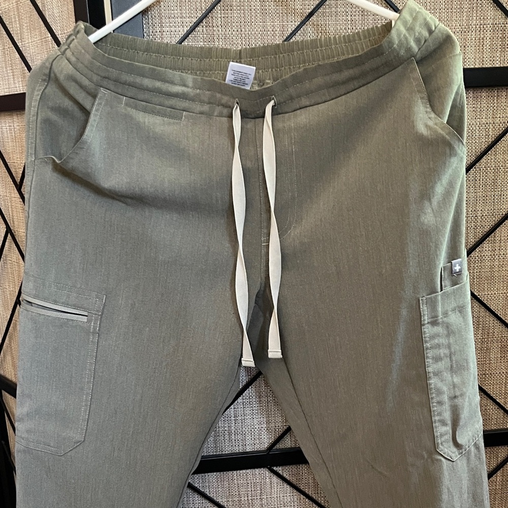 Figs Woman’s Casual Heathered Olive Scrub Pants